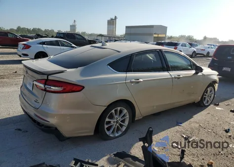2019 Ford Fusion Se z USA, uszkodzony, nr VIN 3FA6P0LU6KR172658
